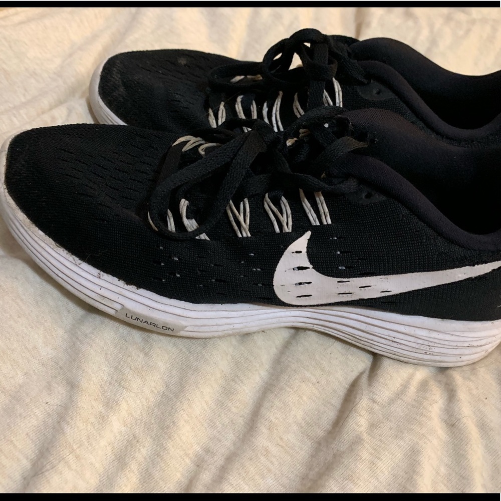 NIKE SNEAKERS